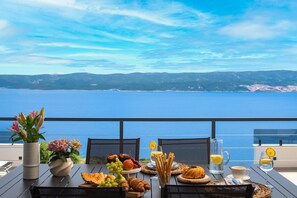 Outdoor dining - Seaview Villa EBS, Your Mediterranean Retreat (Lokva Rogoznica)