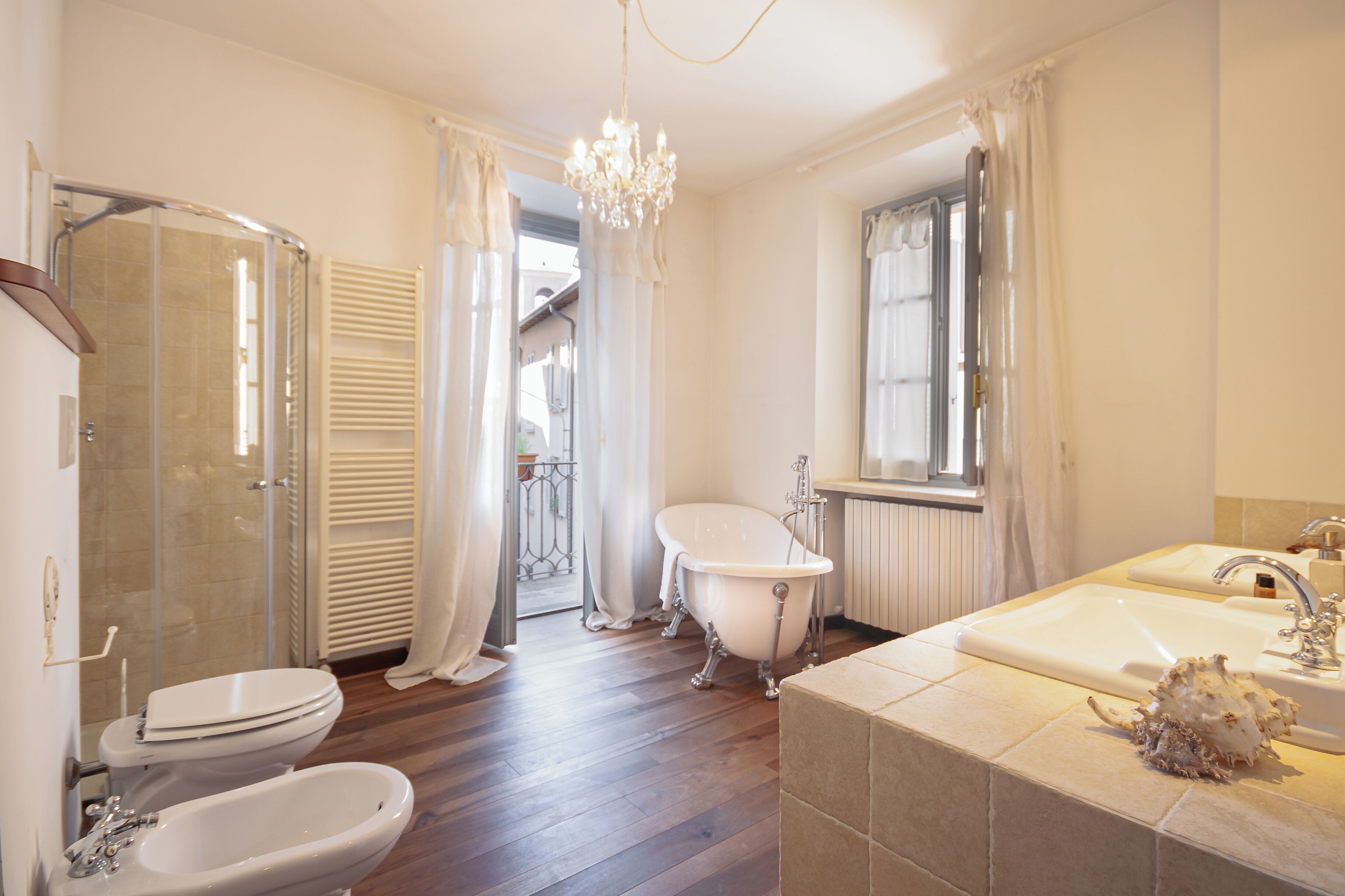 Doccia, asciugacapelli, bidet, asciugamani