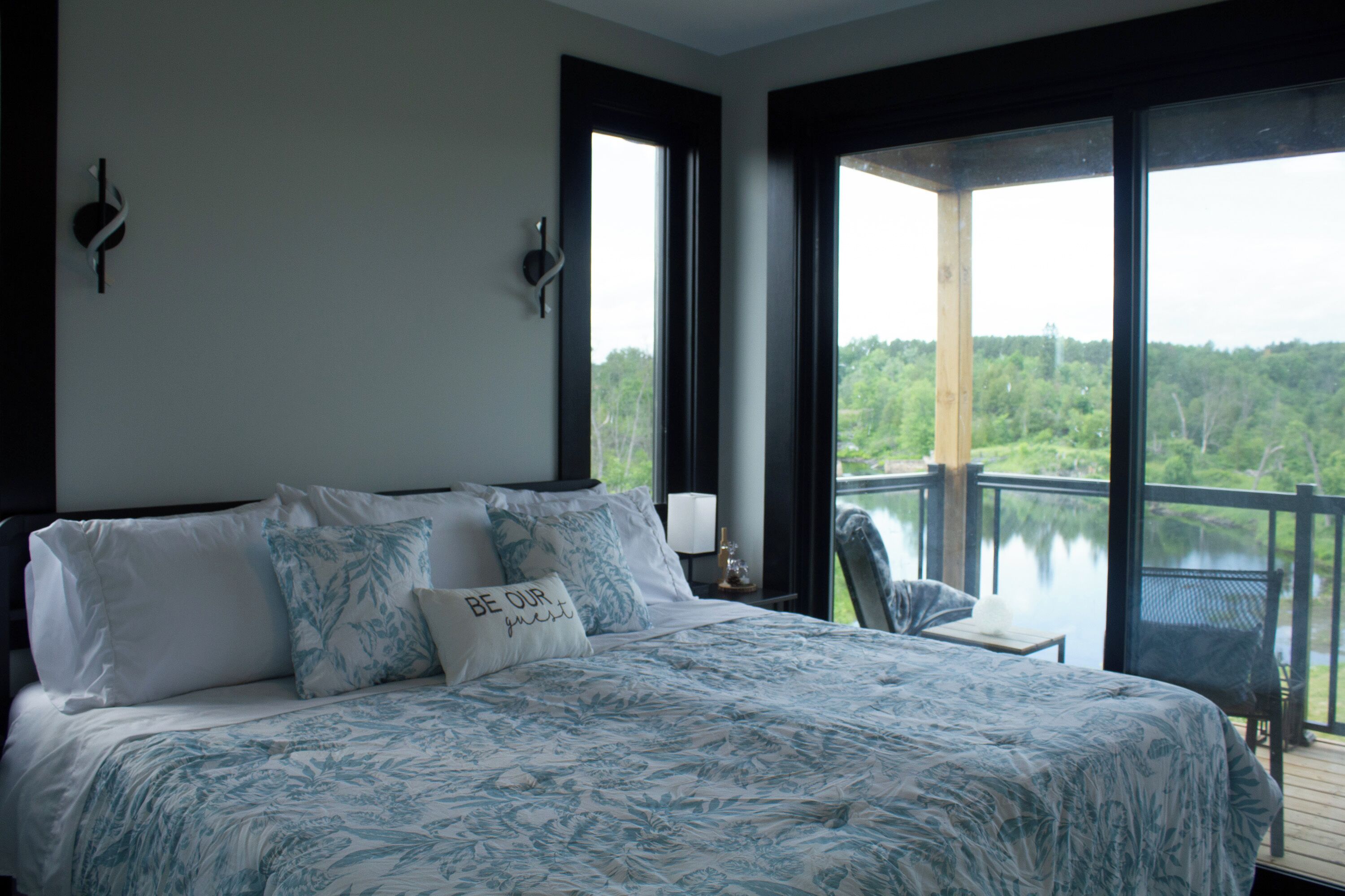 Luxury Cottage, 3 Bedrooms, River View | Blackout drapes, iron/ironing board, free WiFi