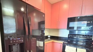 A kitchen with a refrigerator, oven, and microwave. - Pendleton Paradise Waterfront Cabin on Lanan Bay (Zwolle)