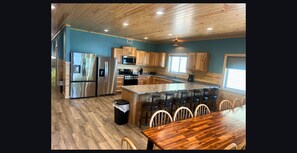Deluxe Cabin, Lake View (Northern) | Private kitchen | Fridge, microwave
