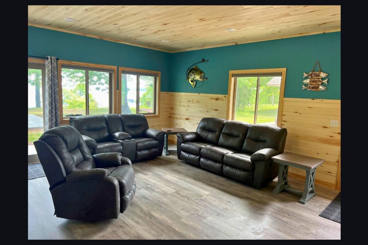 Luxury Cabin, Lake View (Walleye) | Living area