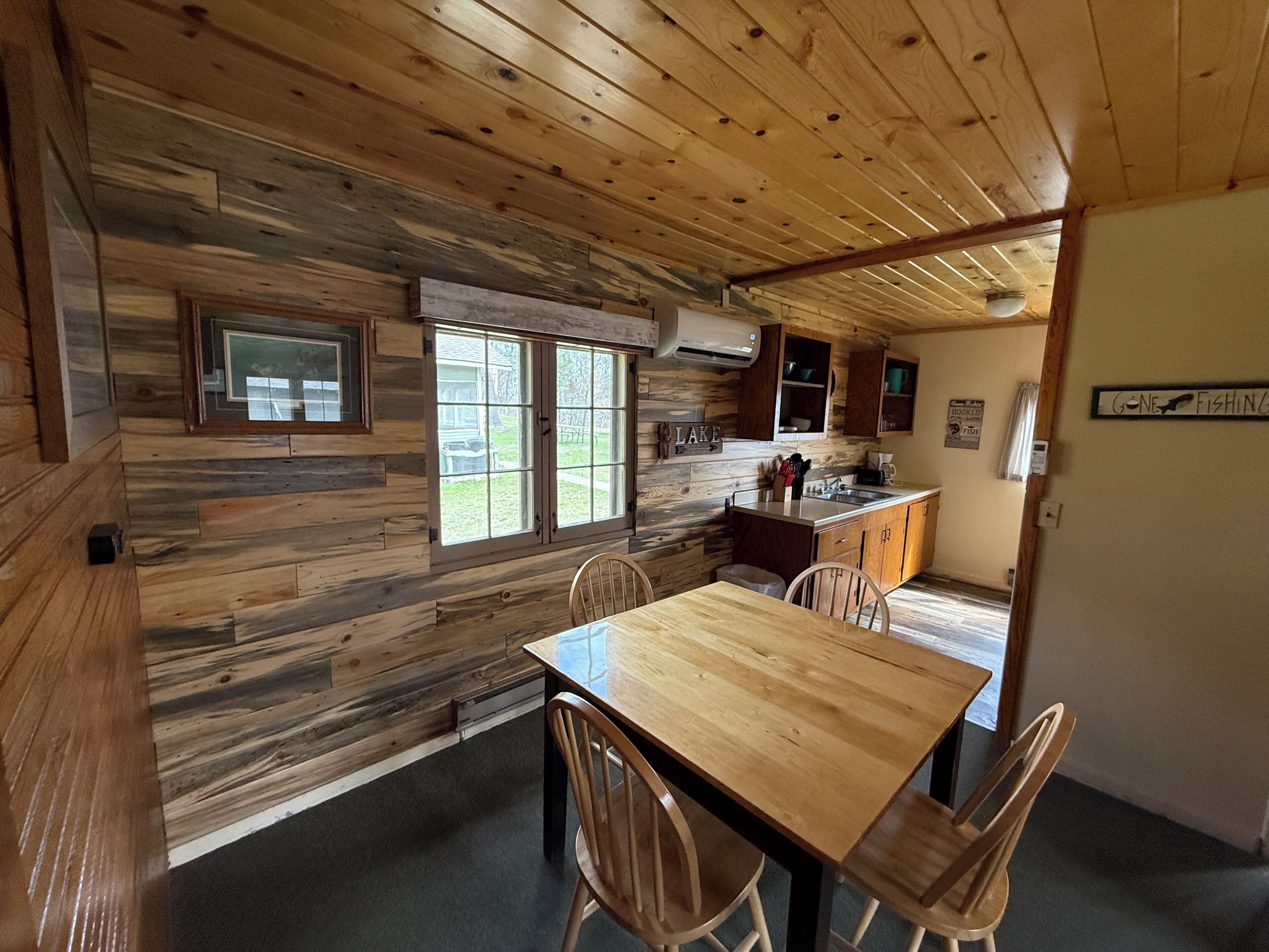 Cabin, Lake View (Cabin 6) | In-room dining
