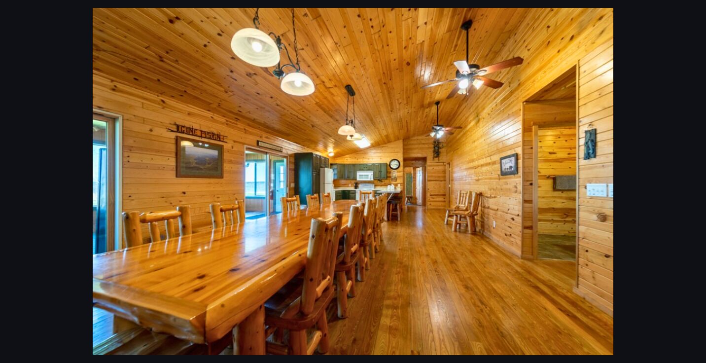 Deluxe Cabin, Lake View (Musky) | In-room dining