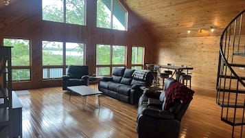 Luxury Cabin, Lake View (Paddle) | Living area