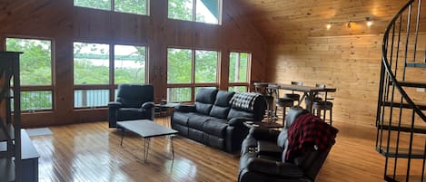 Luxury Cabin, Lake View (Paddle) | Living area
