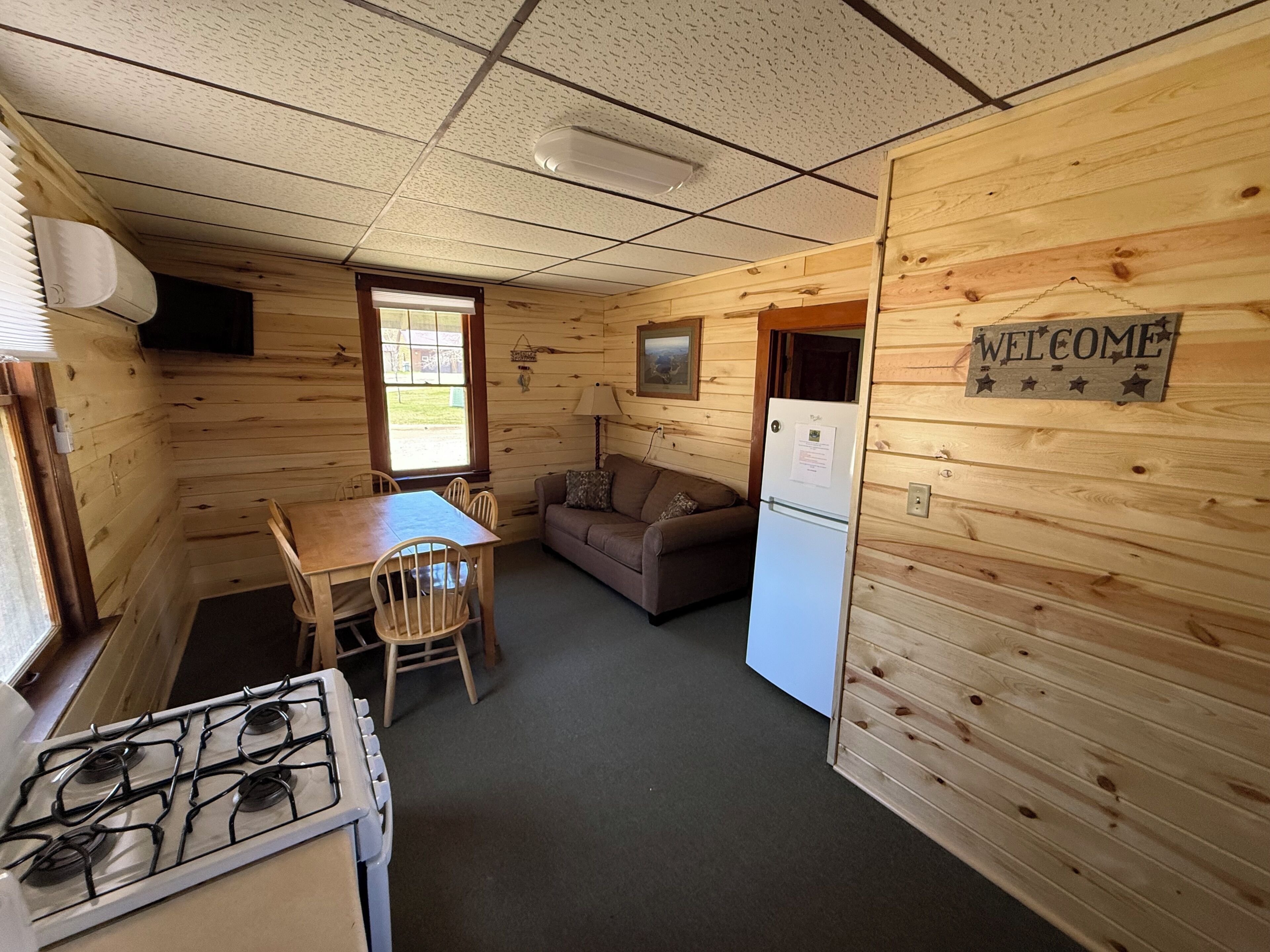 Economy Cabin (Cabin 1) | In-room dining
