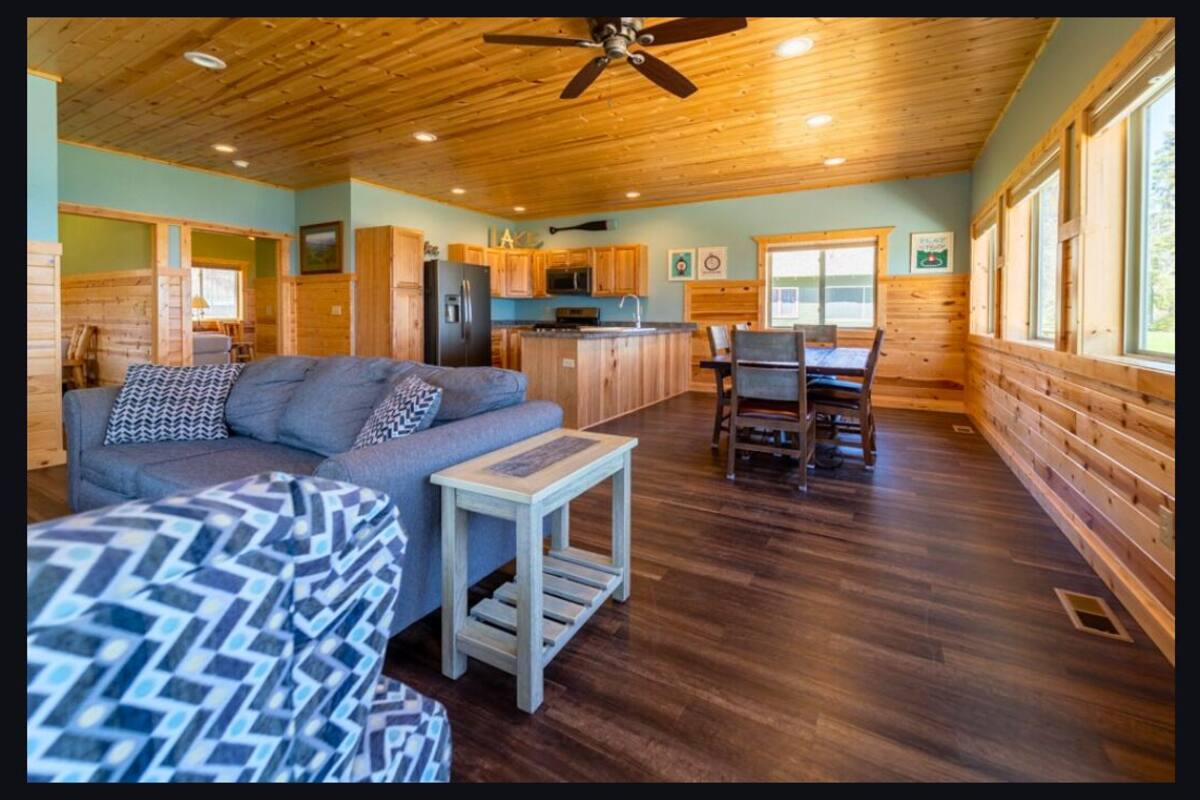Cabin, Lake View (Sunfish) | In-room dining