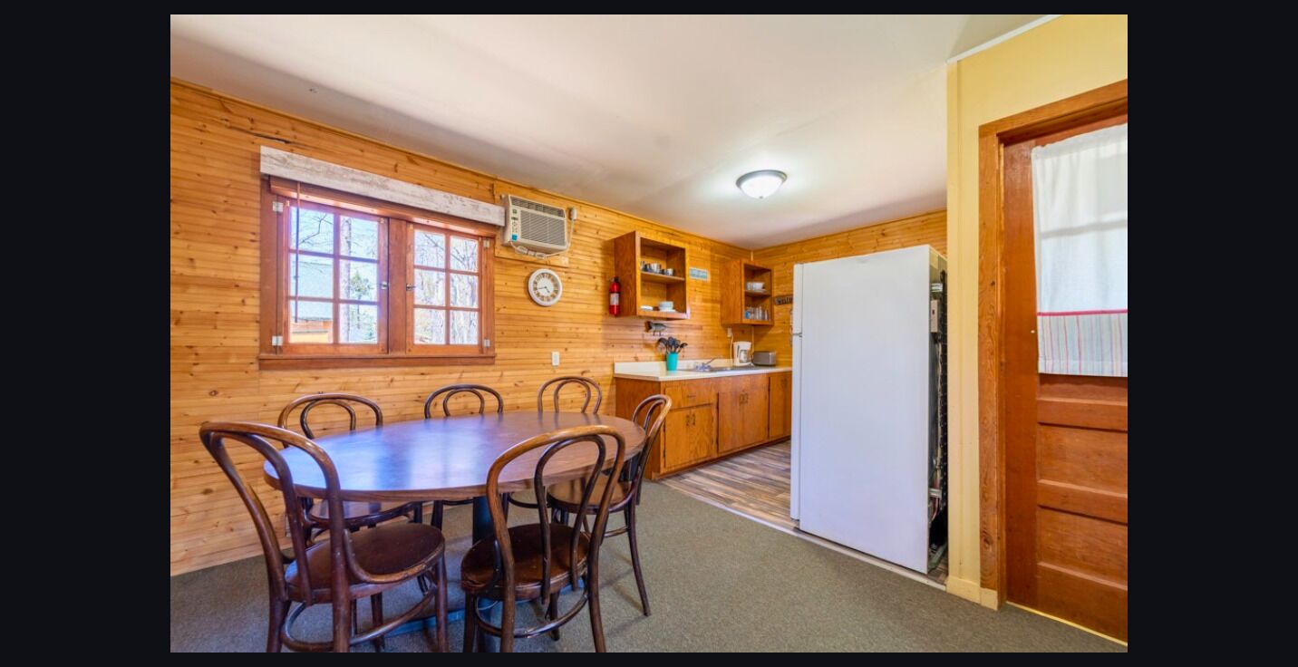 Basic Cabin, Lake View (Cabin 9) | In-room dining