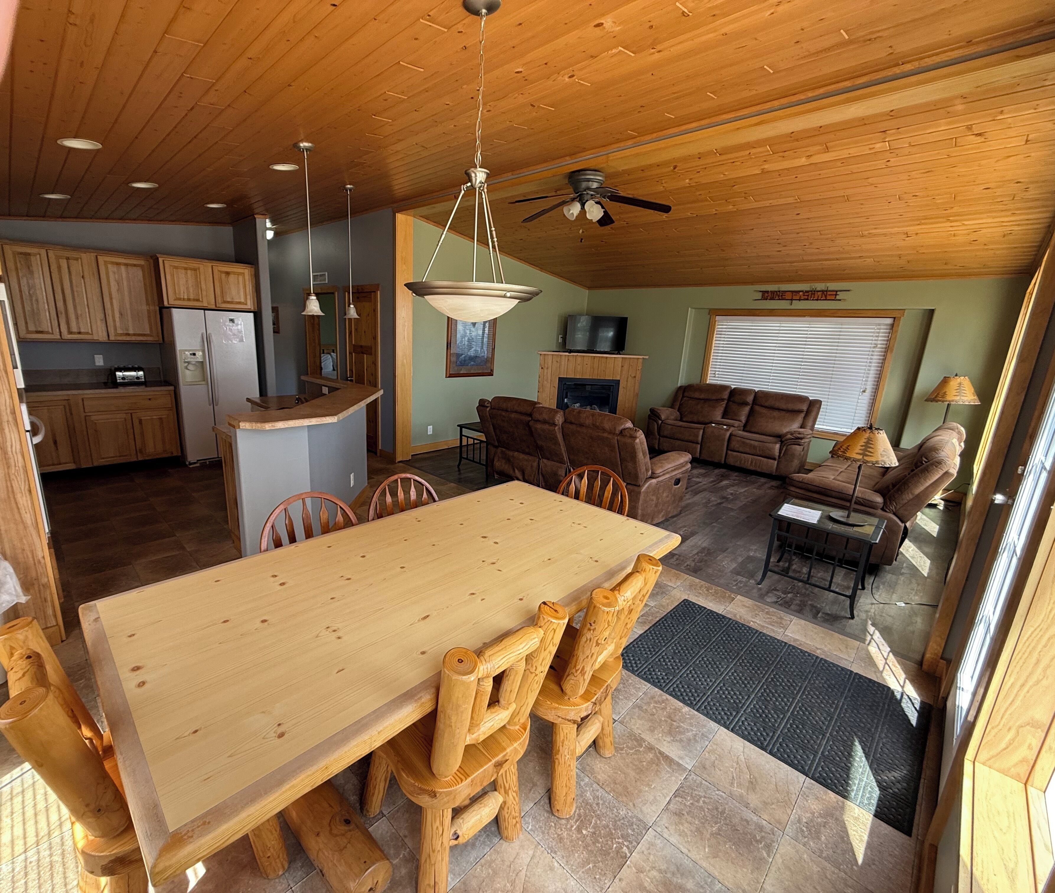 Cabin, Lake View (Eagle) | In-room dining