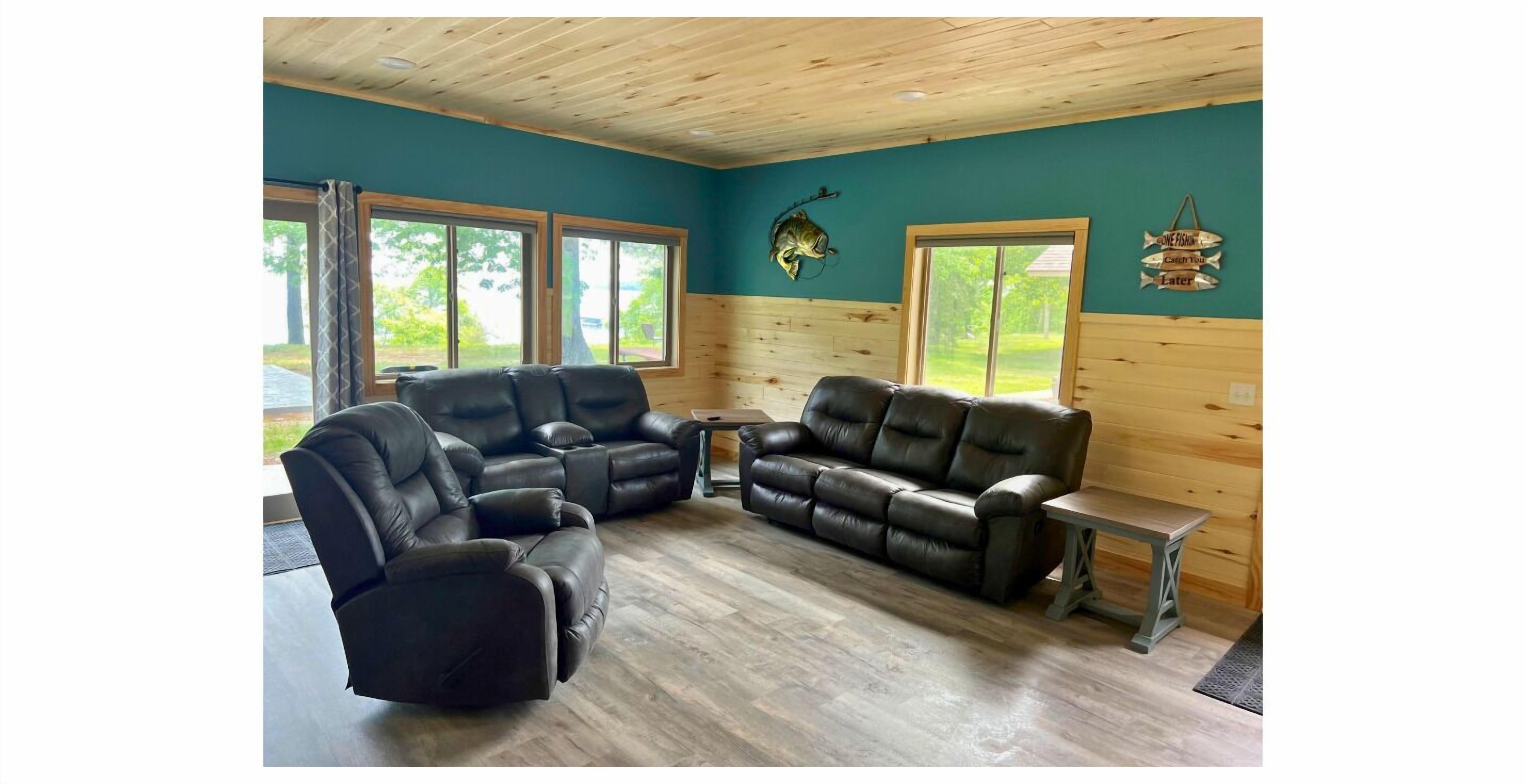 Luxury Cabin, Lake View (Walleye) | Living area