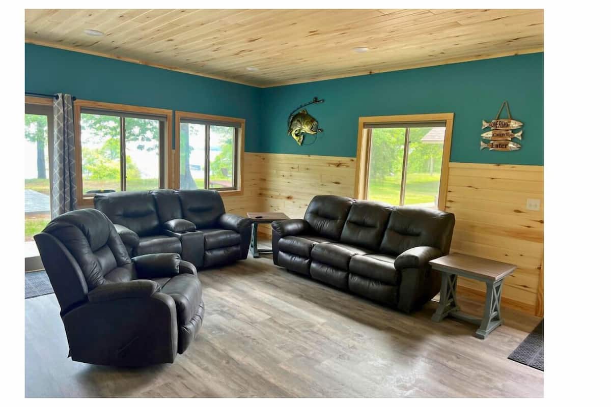 Luxury Cabin, Lake View (Walleye) | Living area
