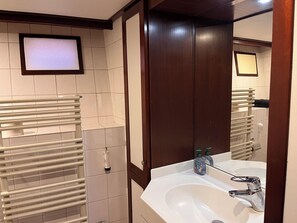 Bathroom - Vrbo Property (Lübeck)