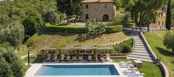Nice apartment for 4 guests with pool, WIFI, A/C, TV, patio and pets allowed