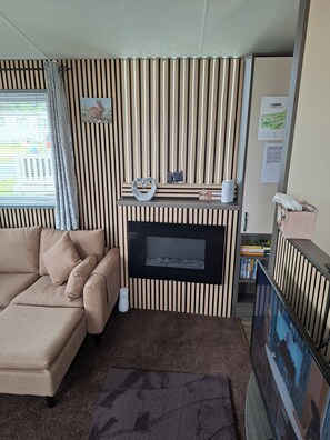 Smart-TV, DVD-Player, BĂŒcher