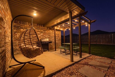 Basin Haven, King Suite, Clean Modern 3BR, Garage