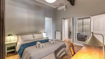2 Schlafzimmer, Schreibtisch, Bügeleisen/Bügelbrett, Reisekinderbett