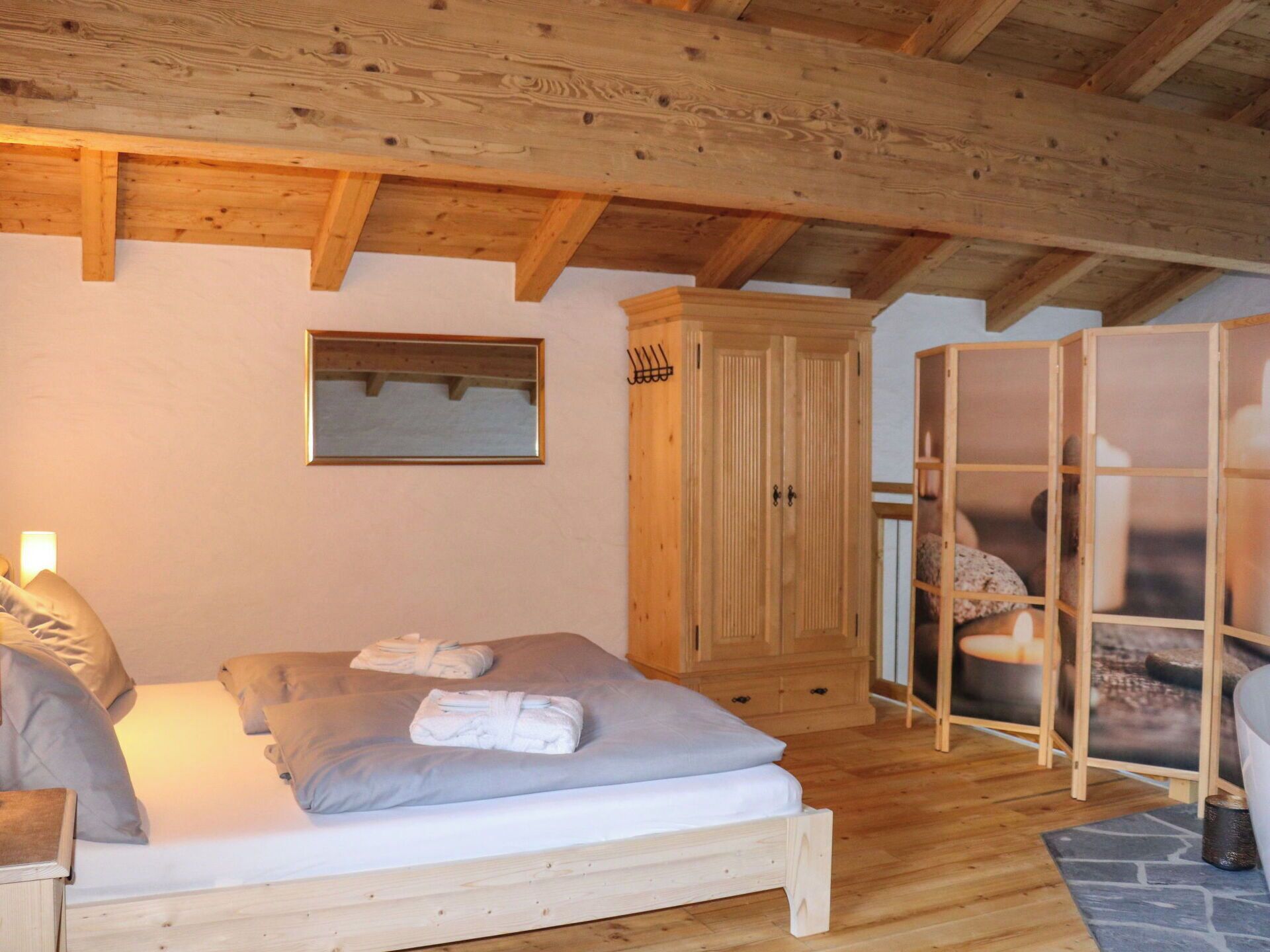 Möbel, Interior Design, Holz, Flooring, Schlafzimmer, Fussboden, Bett, Decke, Zimmer, Beleuchtung