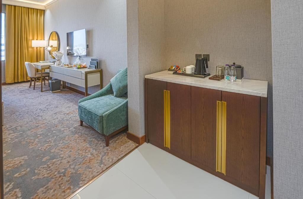 Standaard tweepersoonskamer, uitzicht op de stad | Interieur