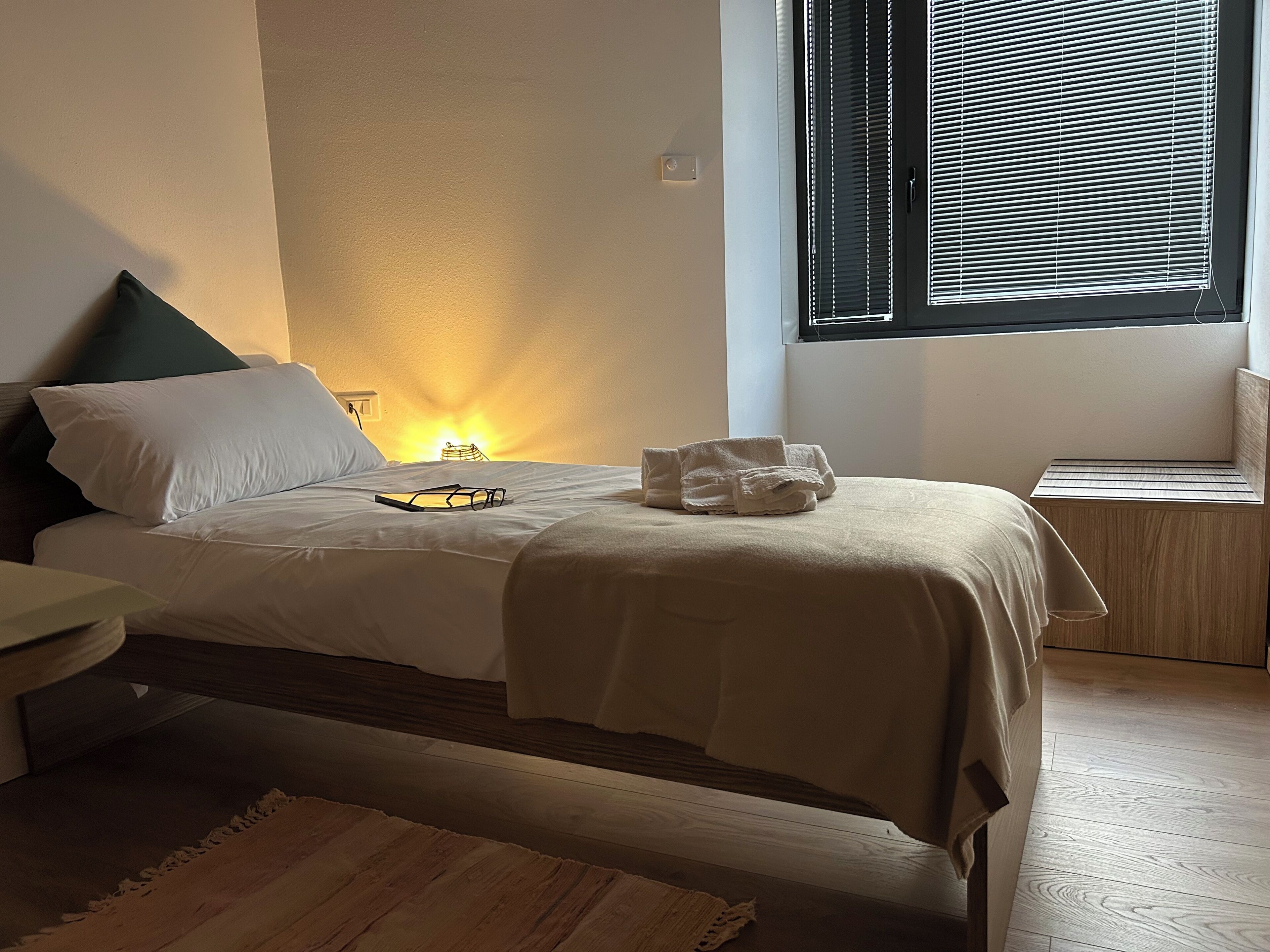 4 quartos, roupa de cama, acesso para cadeiras de rodas