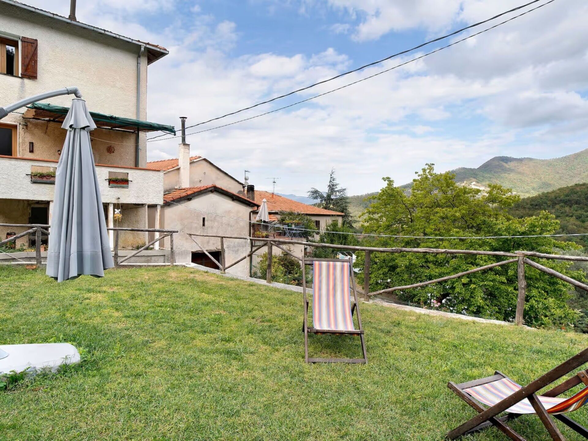 Chaîne De Montagnes, Vallée, Balcon, Village De Montagne, Crête, Alpes, Vélo, Clôture, Mobilier De Jardin