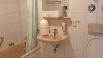 Een douche, handdoeken