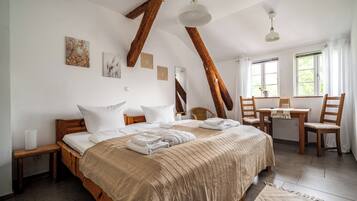 Bügeleisen/Bügelbrett, Reisekinderbett, kostenloses WLAN, Bettwäsche