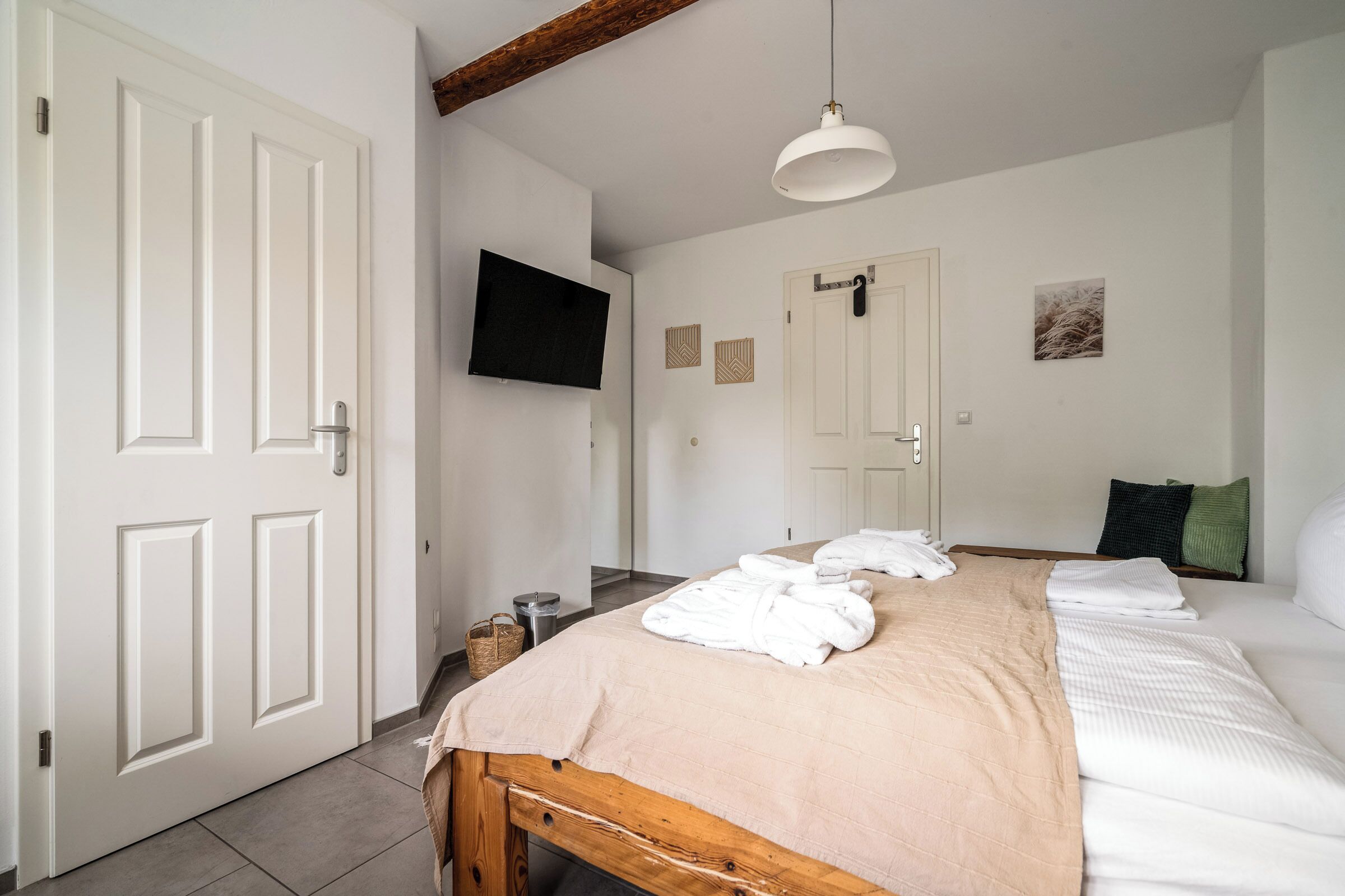 Iron/ironing board, travel cot, free WiFi, bed sheets