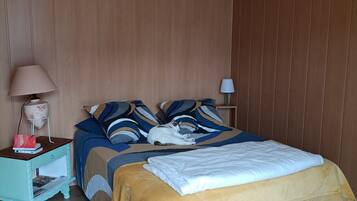 1 chambre, fer et planche à repasser, Wi-Fi, draps fournis