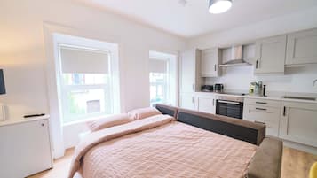 Iron/ironing board, WiFi, bed sheets