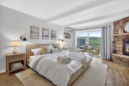 Lake & Mountain views/Brick Fireplace/Free Shuttle