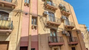 A multi-story building with balconies, air conditioning units, and a street in front. - St. Julian`s 1BR home w/ Fast Wi-Fi & Comfy Bed (St. Julian`s)