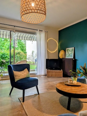 Living area - Vrbo Property (Gouvieux)