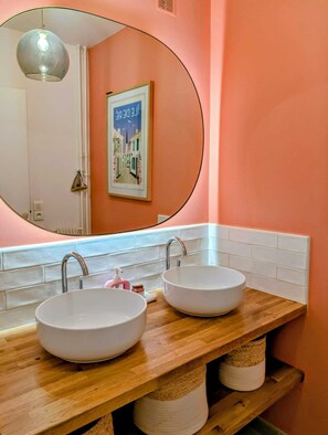 Bathroom - Vrbo Property (Gouvieux)
