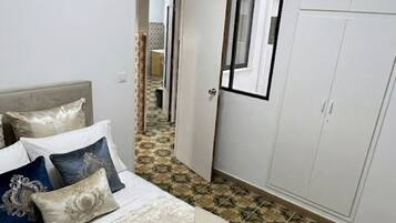 House, 4 Bedrooms | 5 bedrooms