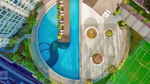 Pool - Pandora’s Nest, Makati ,1BR MRT-Connected Home, Rooftop pool,  Long Stay- ready (Makati City)