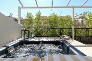 A hot tub with a view of buildings and trees. - Sunny Central Retreat with Private Plunge Pool (Athina)