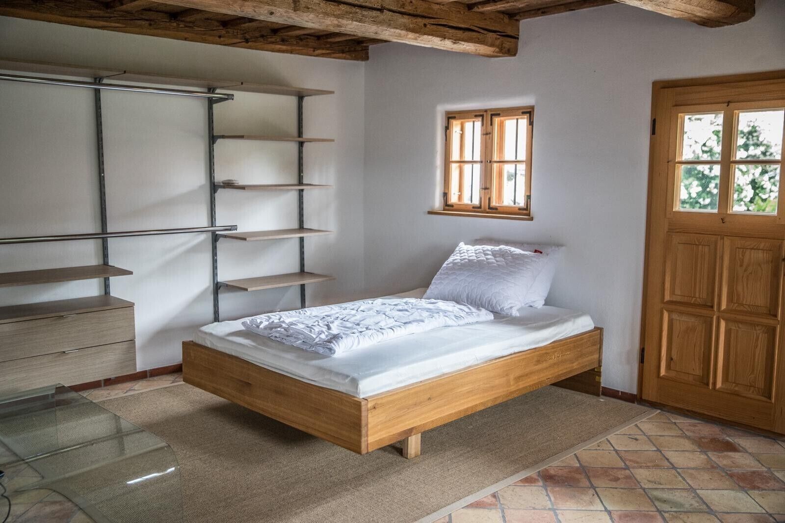 WiFi, bed sheets