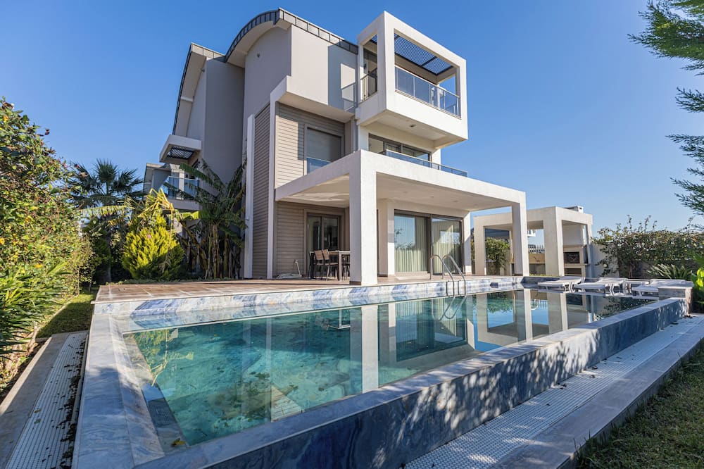 Villa Mira Private Spa Luxury Pool