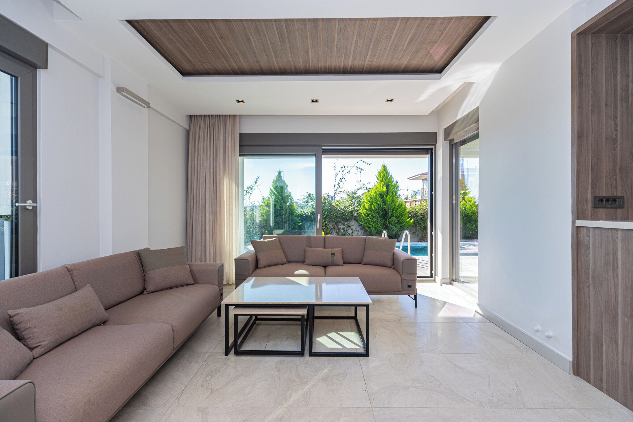 Comfort Villa, Balcony, Garden View | Living area