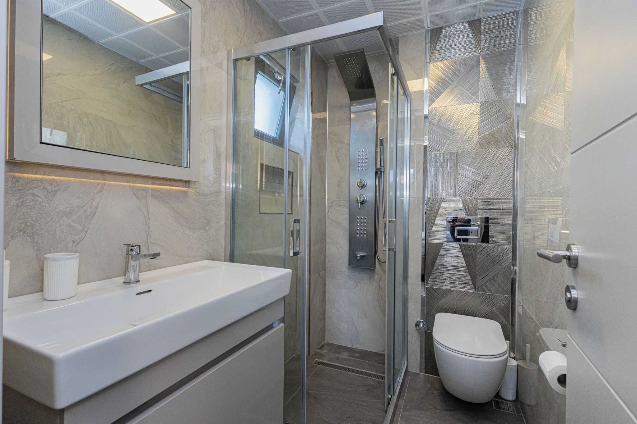 Comfort Villa, Balcony, Garden View | Bathroom | Shower, towels, toilet paper