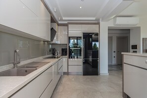 Comfort Villa, Balcony, Garden View | Private kitchen - Villa Mira Private Spa Luxury Pool (Serik)