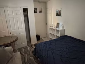 Room - Cozy and classy, comfortable bed close to strip (Las Vegas)