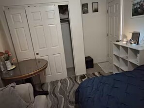 Room - Cozy and classy, comfortable bed close to strip (Las Vegas)