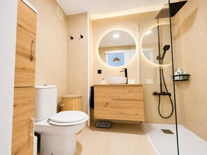A modern bathroom with a toilet, bidet, vanity with a sink, and a shower. - El Mirador del Sol . (Conil de la Frontera)
