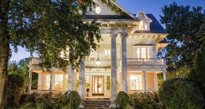 Grand Brooklyn Mansion- 9-bedrm 7.5 Bath with AC- next to Prospect Park