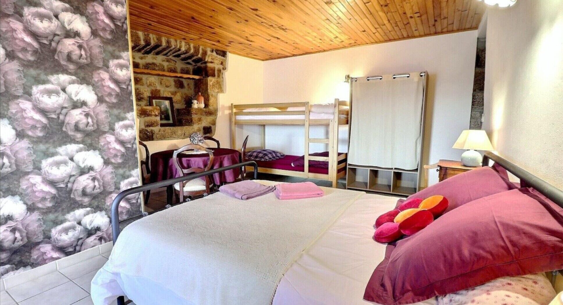 WiFi, bed sheets