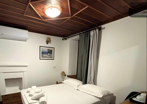 Room - Room 'Tsagarakis Guesthouse & Pool .1' with Mountain & Pool View, Wi-Fi, Air Conditioning (Xinovrysi)