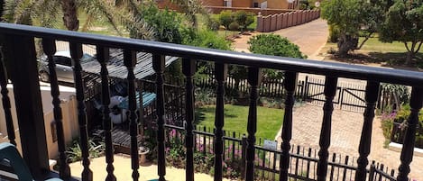 Comfort Apartment, Beach View | Property grounds