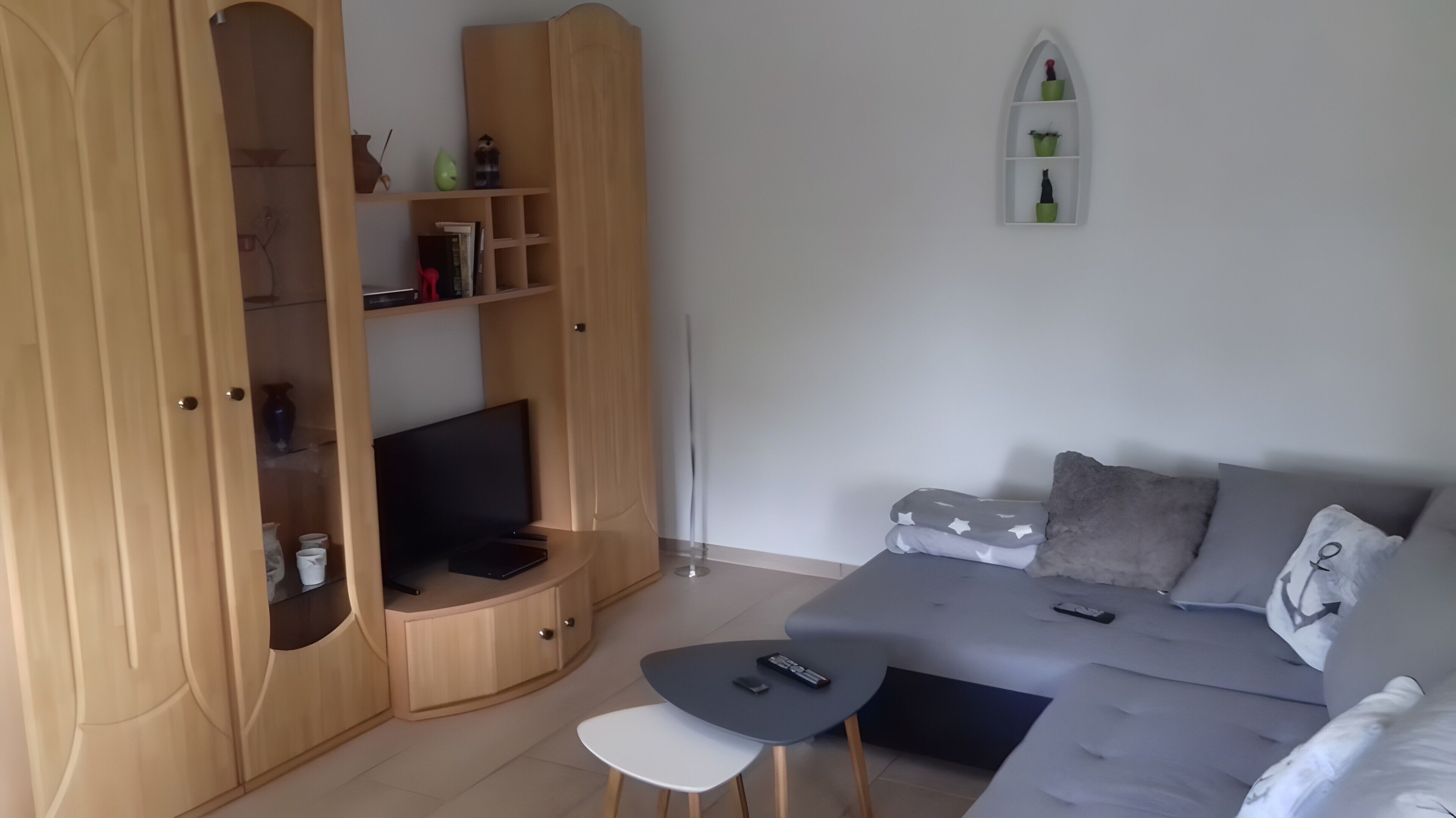 Fernseher, DVD-Player, Stereoanlage